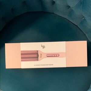 Pink Hair Styling Tool for Effortless Waves